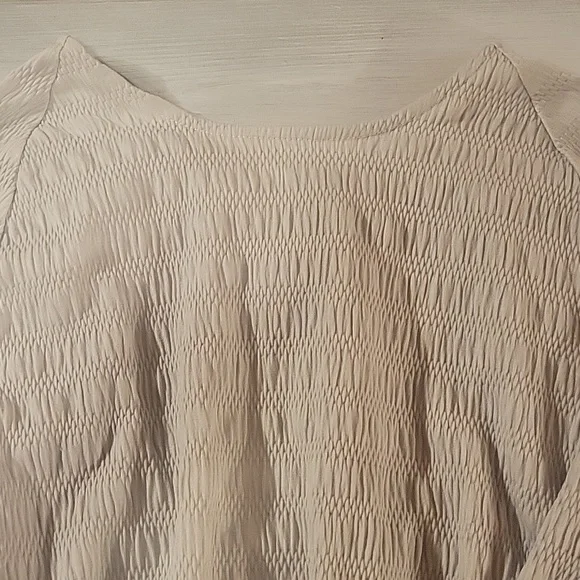 Cute long sleeve open back crop top - Picture 3 of 10